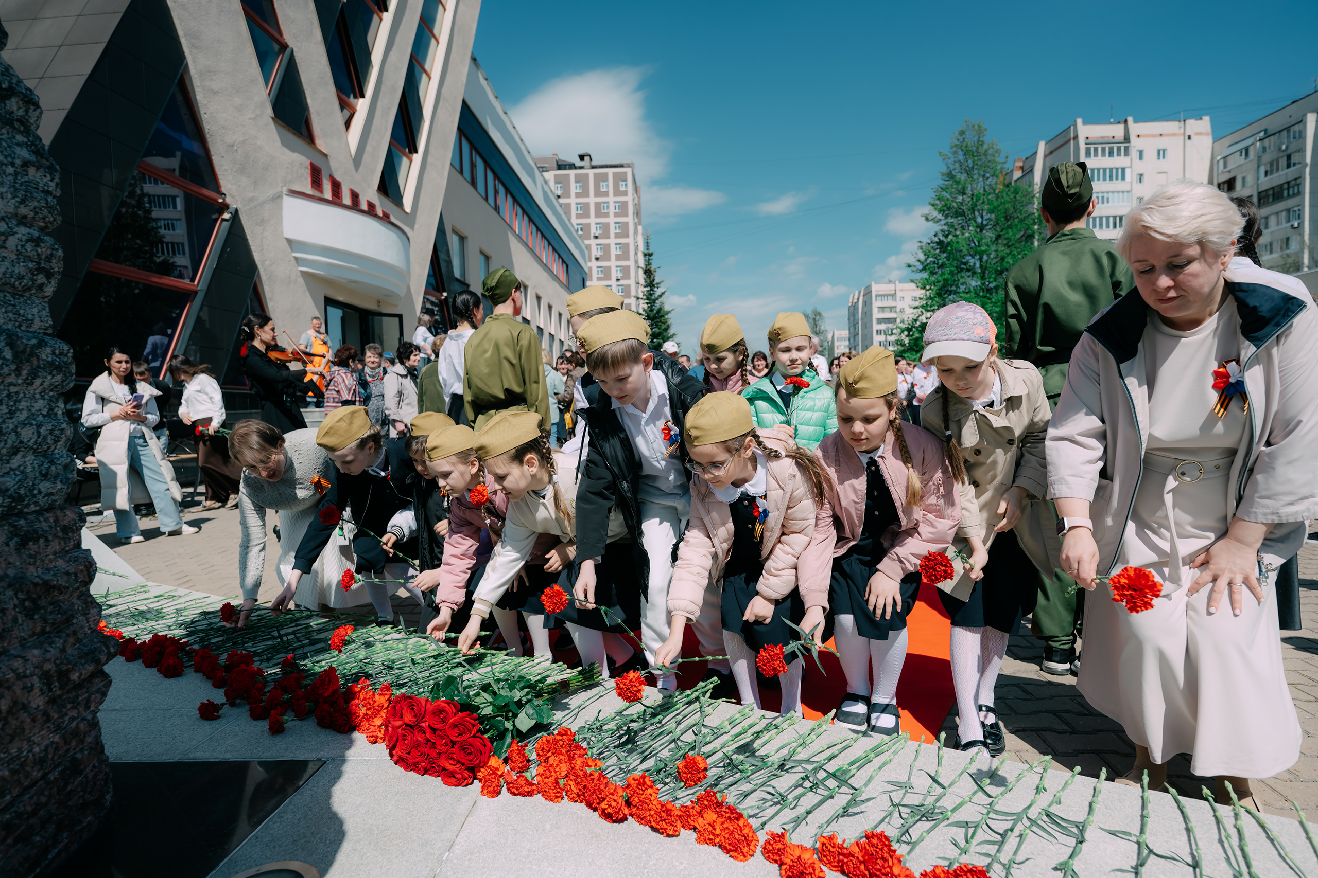 Возложение цветов в память о погибших в годы ВОВ (2025 год)